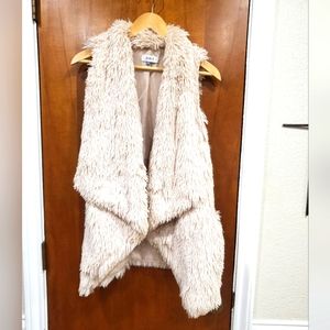 JOLT - Cascading Faux Fur Beige Vest with Pockets. Size M